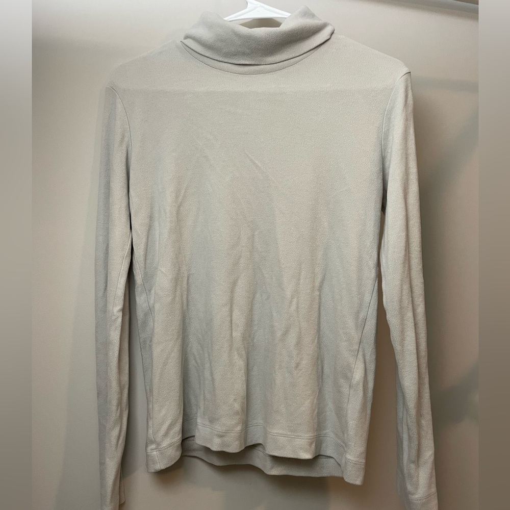 Uniqlo Men's Soft Gray Turtleneck Sweater